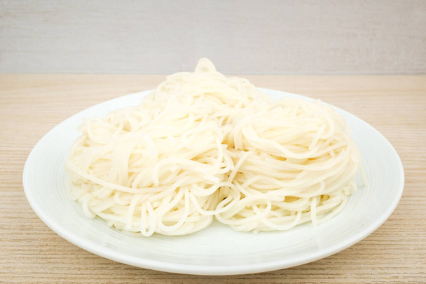 Thin and elongated flour noodles. Soft and savory noodles. Food made from flour - Foto, Imagen