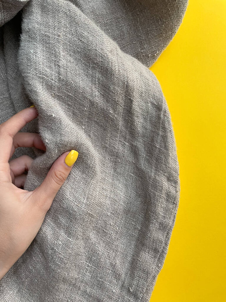 Natural hemp fabric. Fabric texture. Woman's hands with manicure. - Foto, Imagen
