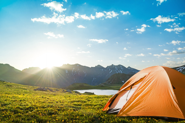 Camping en montagne
 - Photo, image
