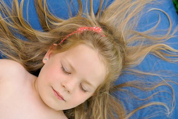 Little girl sunbathing - laying on mattress - Φωτογραφία, εικόνα