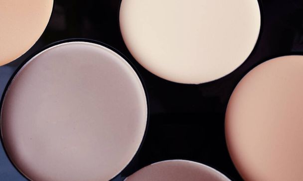 Close-up of contouring for makeup, a set of concealers in various colors. - Φωτογραφία, εικόνα