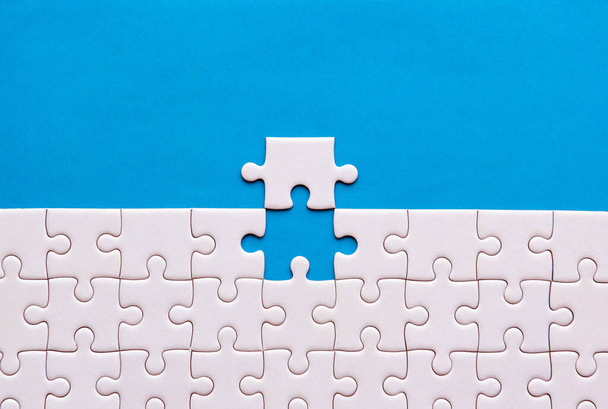 Jigsaw puzzle white color,Puzzles pieces grid,Success mosaic solution template,Horizontal on blue color background copy space for text,Top view - Foto, Bild