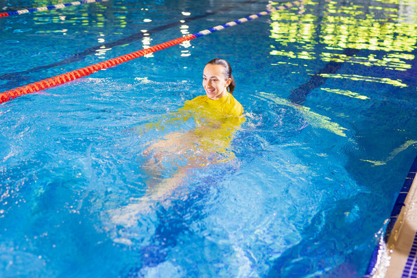 Woman swimming in the interior pool - Foto, Bild