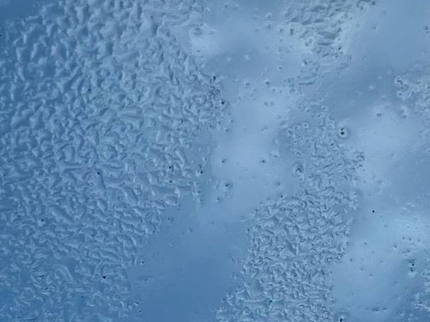 крупним планом зливи і краплі на склі
 - Вектор, зображення
