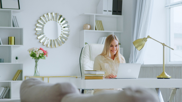 Young attractive woman holding video conference remotely - Foto, Bild
