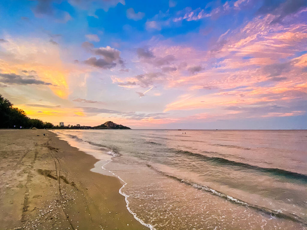 Suan Son Pradipat Beach auringonlaskun aikaan Prachuap Khiri Khanissa, Thaimaassa - Valokuva, kuva