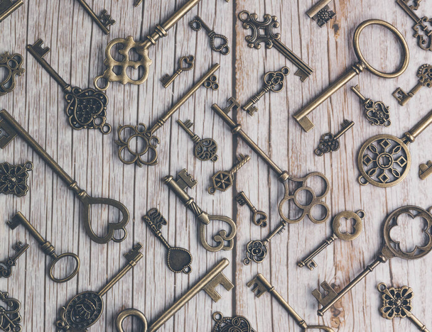 isolated vintage old golden and bronze key - Foto, Imagen