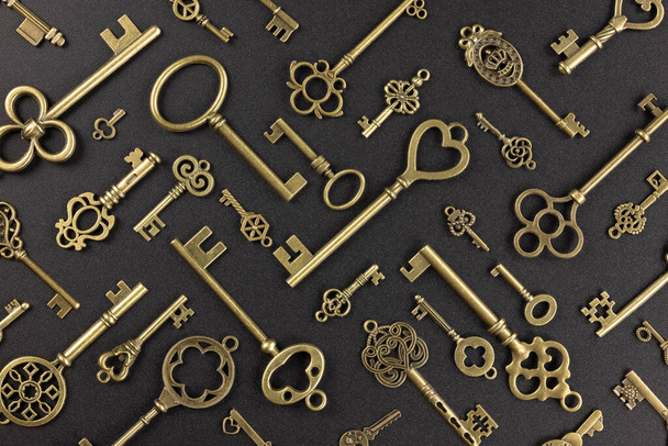 isolated vintage old golden and bronze key - Φωτογραφία, εικόνα