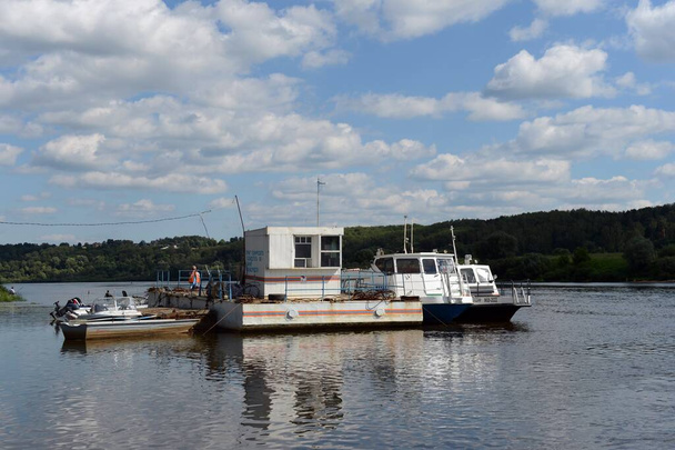  KALUGA, RUSSIA - JUNE 17, 2012: Point of technical inspection of watercraft on the Oka River - Foto, Imagem