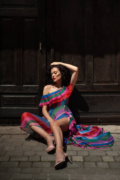 Beautiful fashionable model in beautiful dress - Valokuva, kuva