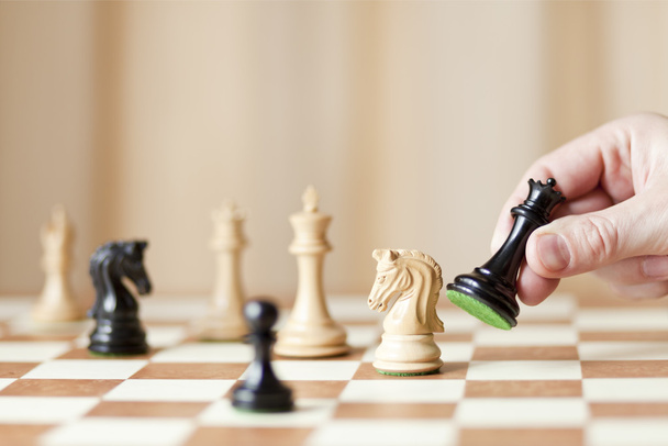 Quadro de xadrez com peças de xadrez de luxo
 - Foto, Imagem