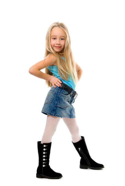 Μικρό αστείο κορίτσι που ποζάρει πάνω από λευκό φόντο - Φωτογραφία, εικόνα