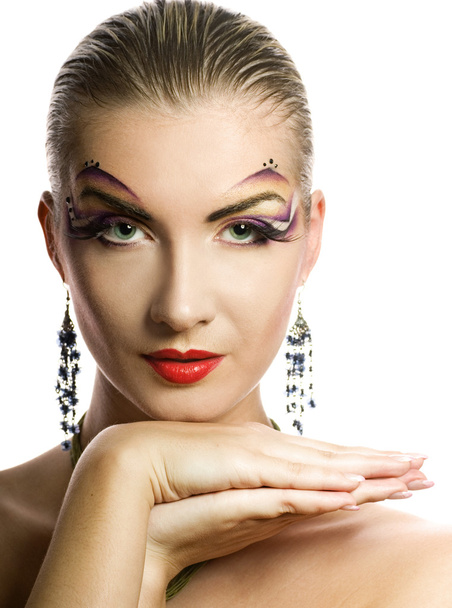 Belle jeune femme avec un maquillage créatif sur son visage
 - Photo, image