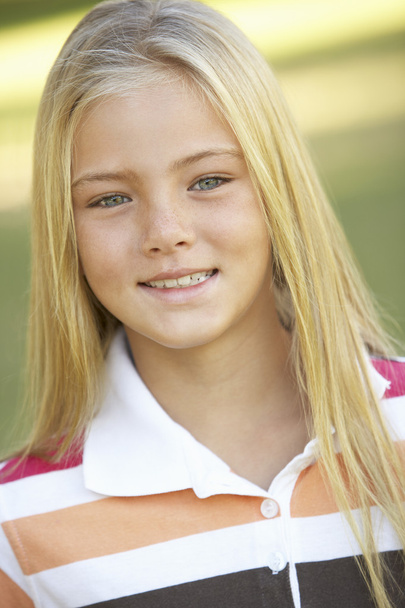 Portrait Of Young Girl In Park - Valokuva, kuva