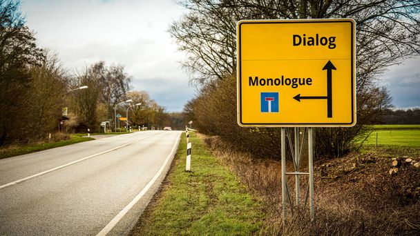 Ulica Podpisz kierunek drogi do okna dialogowego versus monolog - Zdjęcie, obraz