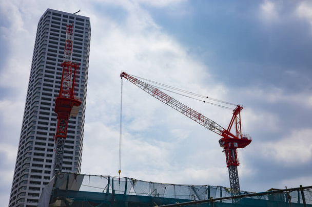Grúa en construcción en Shinjuku tiro largo - Foto, imagen