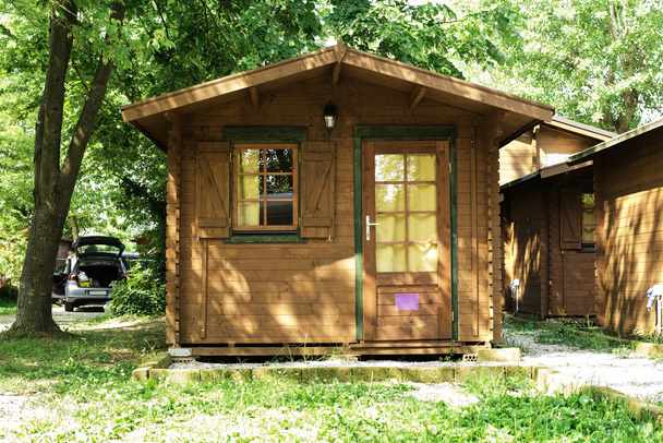 Wooden bungalows on campsite camping - Foto, Bild