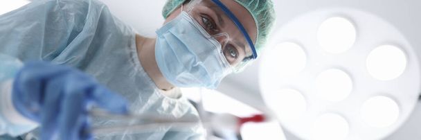 Chirurgien femme médecin en salle d'opération portrait. - Photo, image