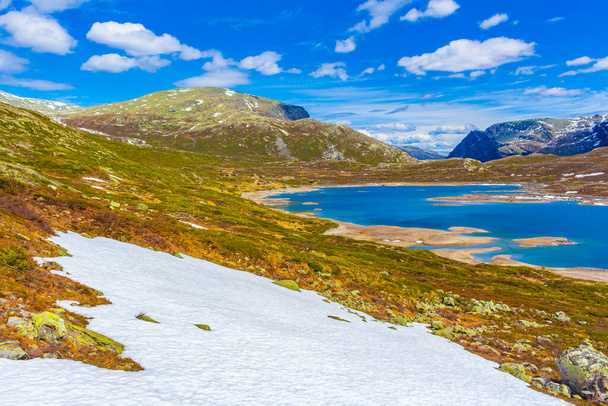 Amazing Vavatn lake panorama rough landscape view rocks boulders and mountains during summer in Hemsedal Norway. - Foto, afbeelding