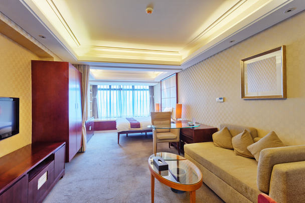 dormitorio de lujo en hotel
  - Foto, Imagen