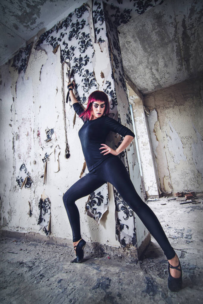 girl model in black with pink hair in an abandoned building - Φωτογραφία, εικόνα