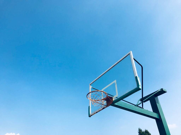 basketball hoop on the street - Foto, afbeelding