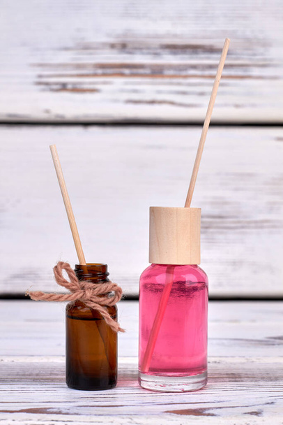 Spa olie flessen voor spa en aromatherapie verticaal schot. - Foto, afbeelding