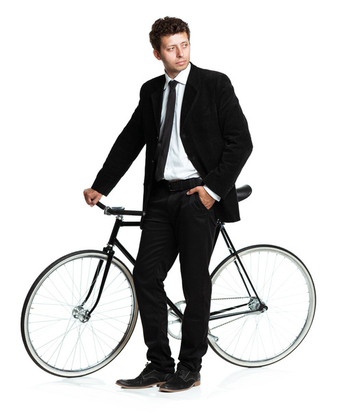 Uomo attraente in un abito classico con una bicicletta su un bianco
 - Foto, immagini