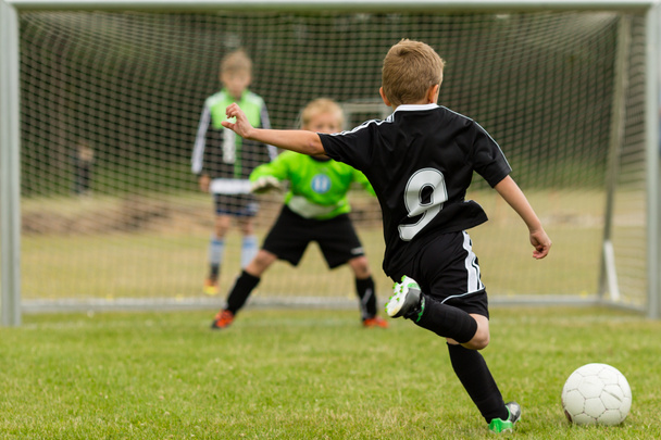 Enfants soccer penalty kick
 - Photo, image