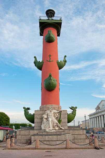 Columnas rostrales en San Petersburgo
 - Foto, imagen