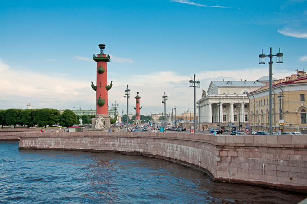 Columnas rostrales en San Petersburgo
 - Foto, imagen