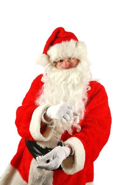 Vtipné Vánoce. Santa Claus je zatčen. Santa Claus Mug Shot. Santa se nechal vyfotit, když měl na rukou želízka. Santa byl letos špatný. Zlej Santa. Santa Claus Mug Shot. Santa Claus Vánoce. Santa je zatčen. izolované. - Fotografie, Obrázek