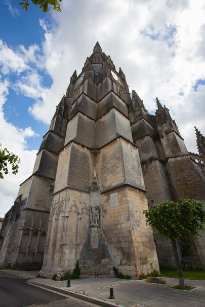 Cathédrale Saint Pierre de la tour des Saintes
 - Photo, image