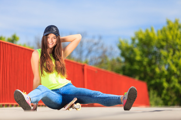 Cool girl skater with skateboard - Zdjęcie, obraz