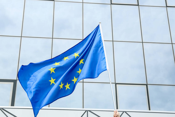 Bandera ondeante de la Unión Europea al aire libre - Foto, Imagen