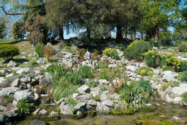 Parque Turín Valentino fuente y cascada. Foto de alta calidad - Foto, imagen