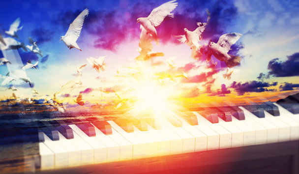 福音的なキリスト教音楽の概念の背景。白い犬とピアノと夕日の風景と音楽デザイン。黒グランドピアノキーの3Dイラスト. - 写真・画像