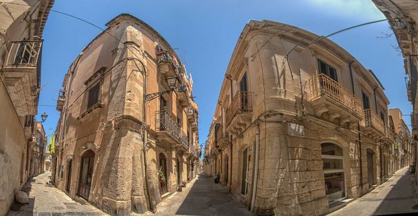 Ortigia Syracuse παλιά πόλη allets μικρούς δρόμους της πόλης - Φωτογραφία, εικόνα