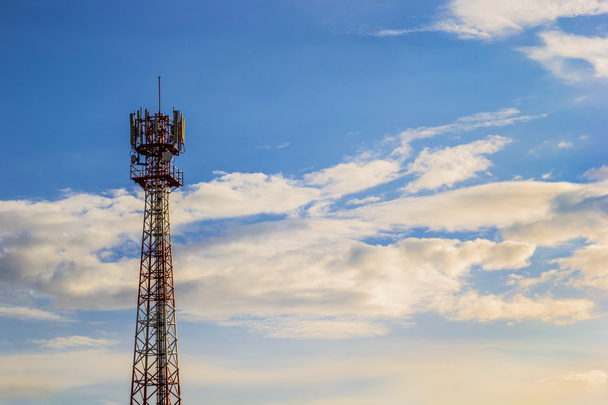antena torre de telefone
 - Foto, Imagem