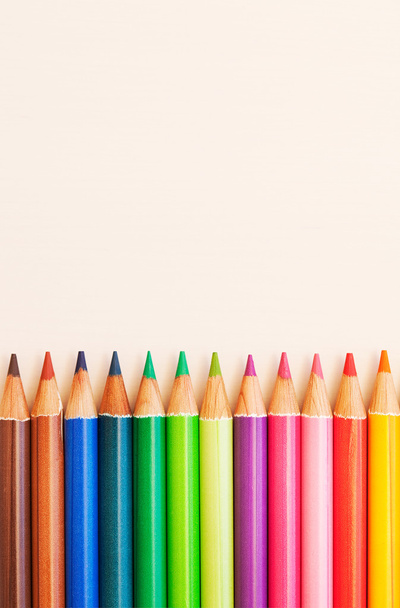 Manojo de coloridos lápices de arte de la escuela
 - Foto, Imagen