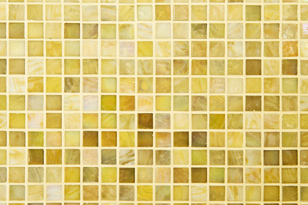textuur: mooie gele moderne mozaïek tegel op de muur. - Foto, afbeelding