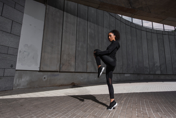 African american sportswoman exercising on urban street  - Fotoğraf, Görsel