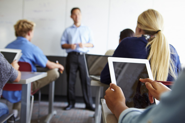 Pupil Using Digital Tablet In Classroom - Foto, immagini