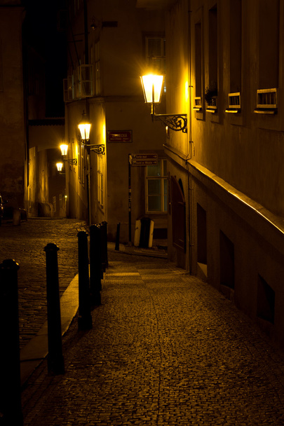  Narrow alley with lanterns in Prague at night - Фото, изображение