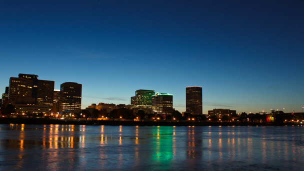 Портленд міський пейзаж у сутінках - Кадри, відео