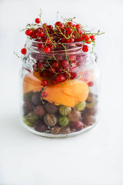 Snack in a glass for the fruitarian and vegetarian - Foto, afbeelding