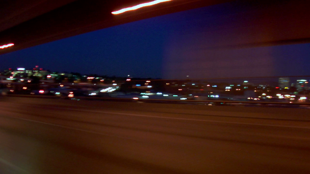 Портленд шосе водіння в нічний - Кадри, відео