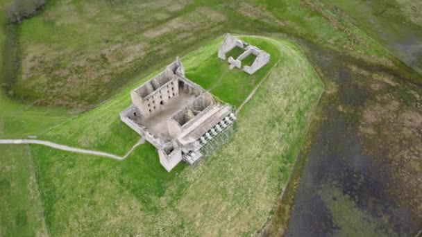 4k drone footage of the historic Ruthven Barracks near Badenoch in the Scottish Highlands, Reino Unido - Filmagem, Vídeo