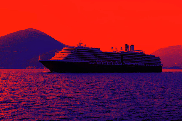 Круизный лайнер в красном и синем. Судно в поп-арте - Фото, изображение