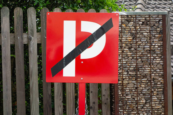 žádné parkování a žádné zastavení dopravní značky na ulici - Fotografie, Obrázek